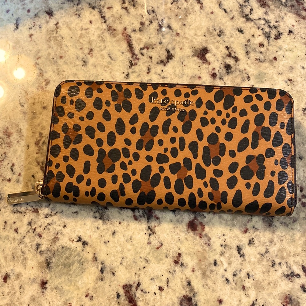 Kate Spade Leopard large Wallet NWT! ❤️